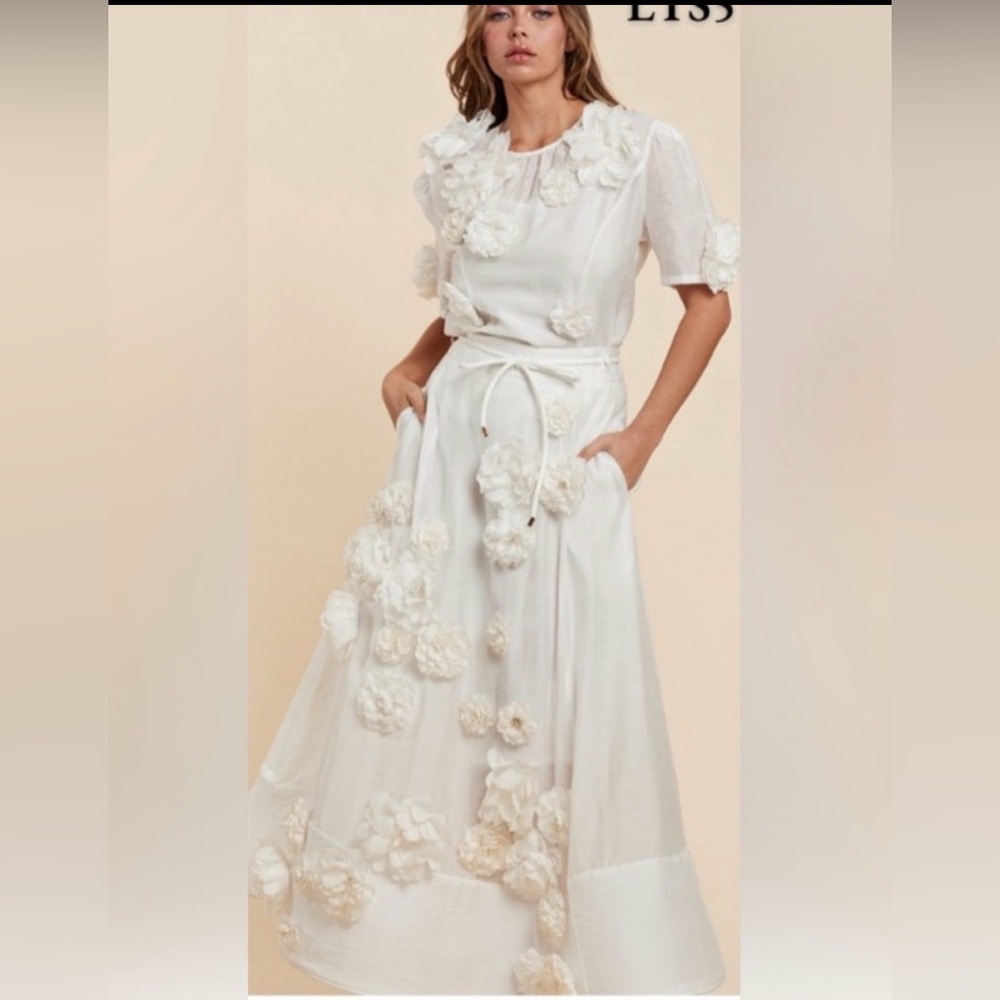 L'ATISTE Cream 3D Floral Appliqué Maxi Dress